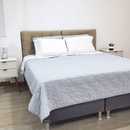 Genova Suites Spacious And Great Location ซานตาครูซเดอลาเซียร์รา ภายนอก รูปภาพ