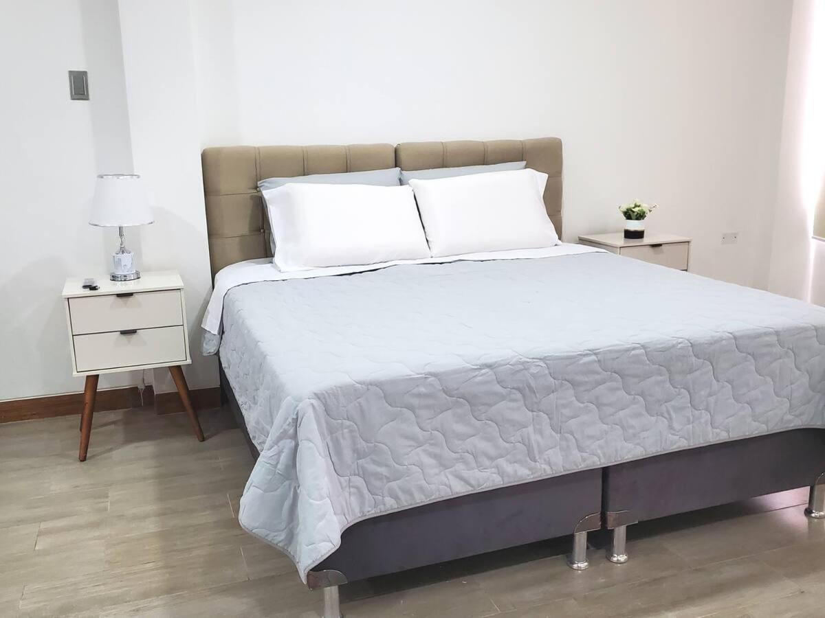 Genova Suites Spacious And Great Location ซานตาครูซเดอลาเซียร์รา ภายนอก รูปภาพ